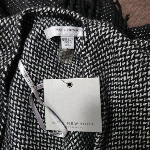 NWT Marc New York / Andrew Marc black ombre shawl / wrap - one size - Picture 3 of 4